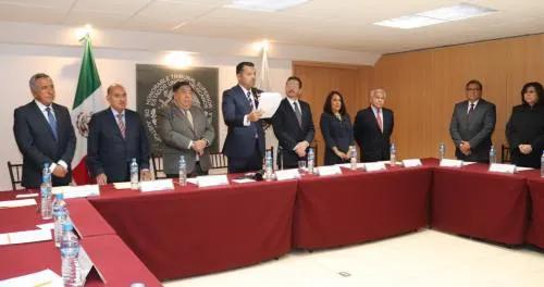 Toman protesta magistrados del Poder Judicial