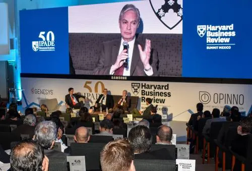 Rector de la UDLAP participó en el Harvard Business Review Summit Mexico