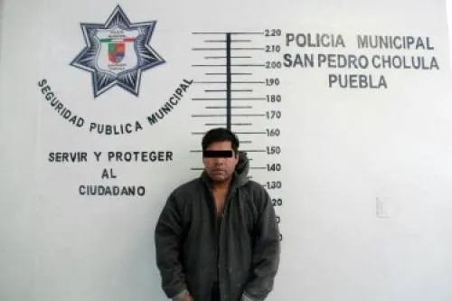 Detiene policía de San Pedro Cholula a agresores de anciano