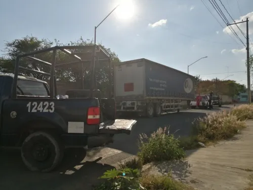 Sorprenden a policías de Tehuacán escoltando camión robado
