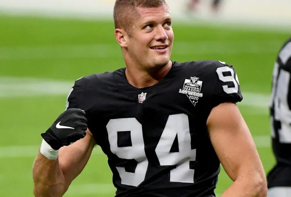 Él es Carl Nassib, primer jugador de la NFL que se declara homosexual