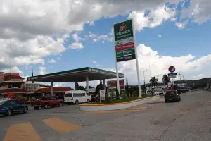 Ofrecen “chupaductos” a gasolineros magna a precios bajos