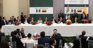 Asiste Ejecutivo a reunión con el mandatario de Colombia