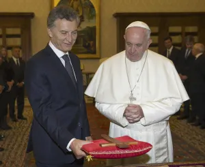 Papa recibe a Macri en el Vaticano; dialogan sobre pobreza y narcotráfico