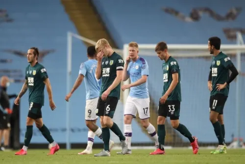 Manchester City vence 3-0 a Burnley; aún podría alcanzar a Liverpool