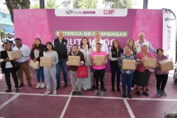 Entrega SMDIF Puebla apoyos alimentarios en juntas auxiliares de la capital poblana