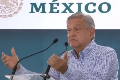 Federalizar nuevamente a la educación, es el modelo a seguir, dice López Obrador