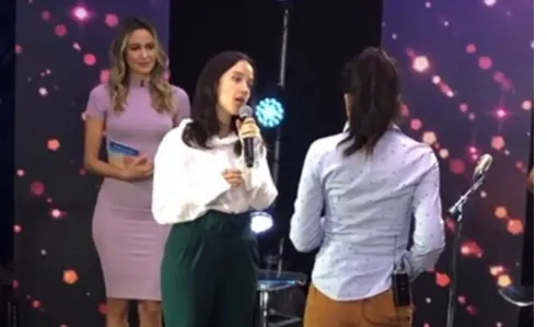 María Elena, mujer atacada con ácido, toca de nuevo saxofón junto a Ximena Sariñana