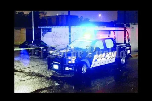 Encuentran a hombre muerto en su vehículo en San Felipe Hueyotlipan