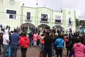 Retienen autobuses en Tlahuapan por accidente mortal en la México-Puebla