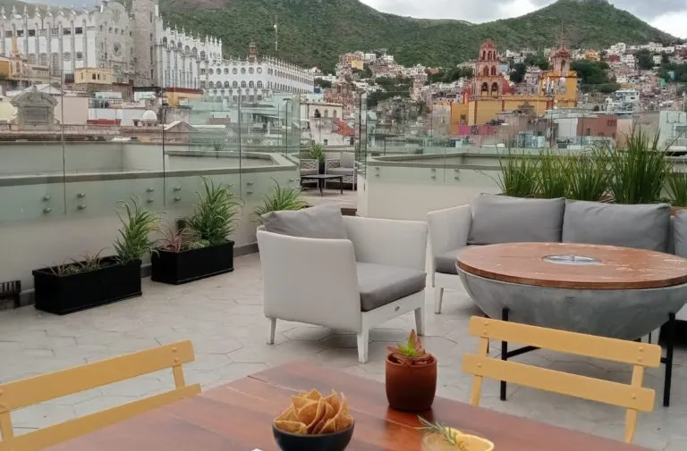 terraza-hotel-antigua-trece
