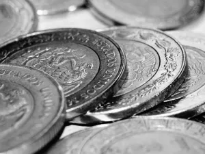 El peso está entre las monedas más rentables