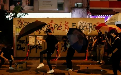 Hong Kong plantea prohibir el acceso a internet para detener protestas