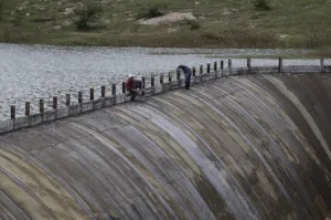 Urge fumigar presa de Valsequillo para evitar plagas de moscos