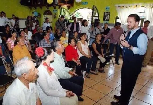Banck y vecinos mejoran movilidad en el crucero de 16 de Septiembre y bulevar Municipio Libre