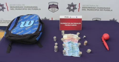 Detuvo policía municipal de Puebla a hombre por robo a sucursal de Elektra
