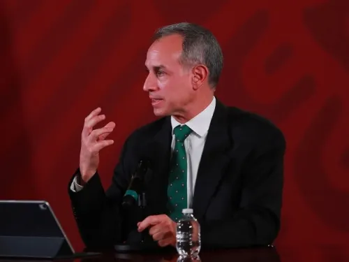 Falta de seguimiento a protocolos, causa de contagios en médicos: López-Gatell