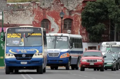 Hombres armados asaltan ruta Loma Bella