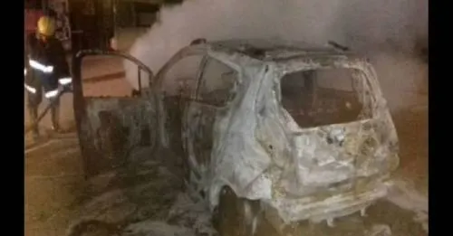 Balean a joven y queman su vehículo en Guerrero