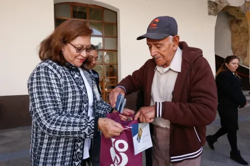 Gracias al SEDIF, Don José volverá a escuchar canciones de Pedro Infante y Javier Solís