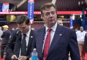 Renuncia jefe de campaña de Donald Trump
