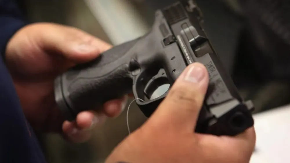 Prohíbe Canadá importación de armas
