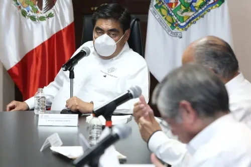 Limpiar la vía pública de ambulantes para frenar transmisión de Covid-19, pide Barbosa a ediles