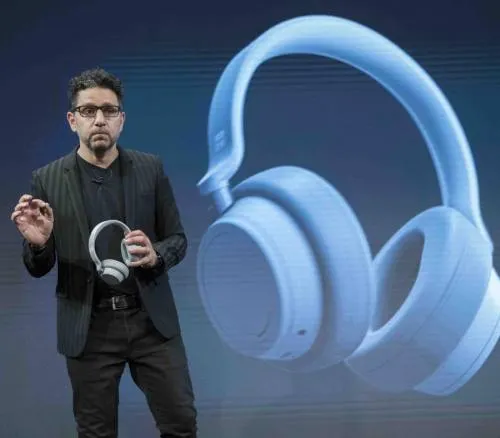 Microsoft actualiza línea de portátiles y entra al mercado de auriculares