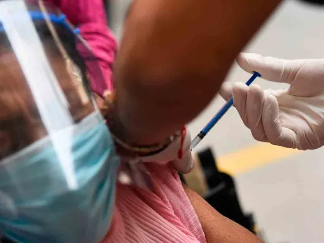 Arranca vacunación contra COVID para adultos mayores en Tijuana
