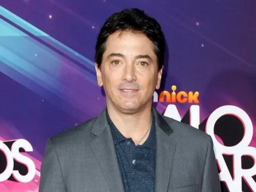 Denuncian al actor Scott Baio por abuso