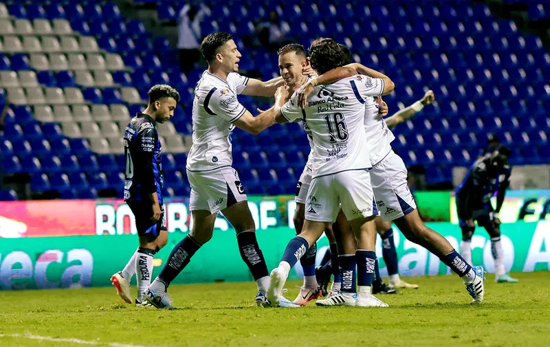 club-puebla-queretaro-apertura-24