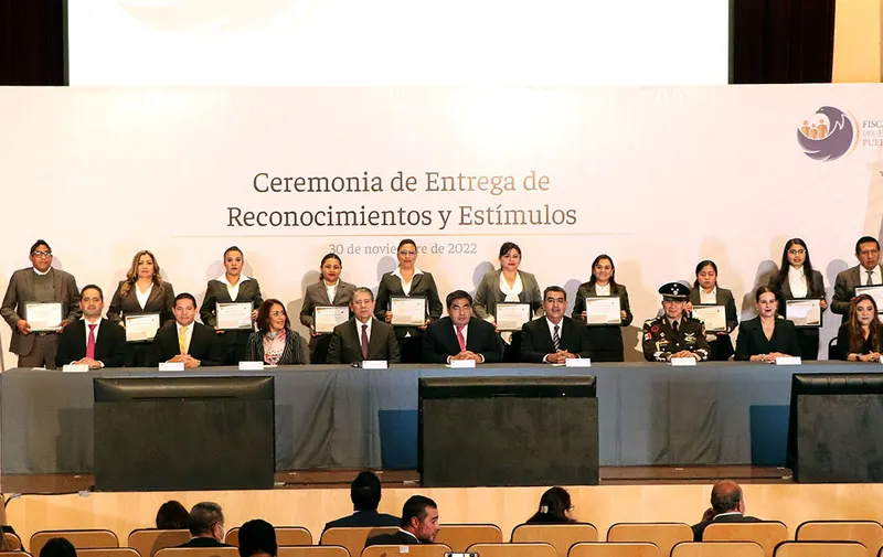 fge-puebla-entrega-reconocimientos