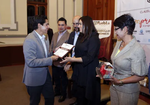 Gobierno de la Ciudad reconoce a la juventud emprendedora