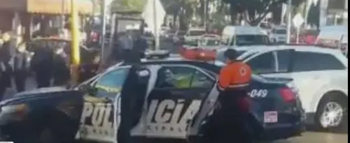 Video: Choca camioneta contra patrulla en el Boulevard Hermanos Serdán