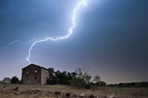 Mueren tres personas al caerles rayos