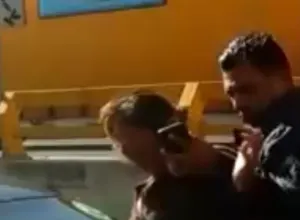 VIDEO: Policía empuja a mujer sobre el Periférico
