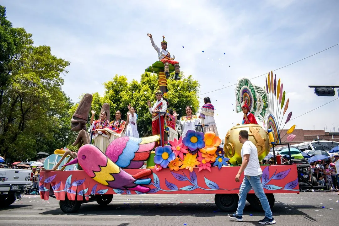 Desfile Del 5 De Mayo Carros Alegoricos