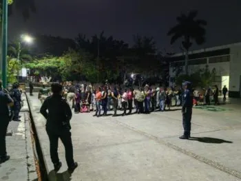 Realiza INM rescate masivo de 175 migrantes hacinados en tractocamión en Chiapas