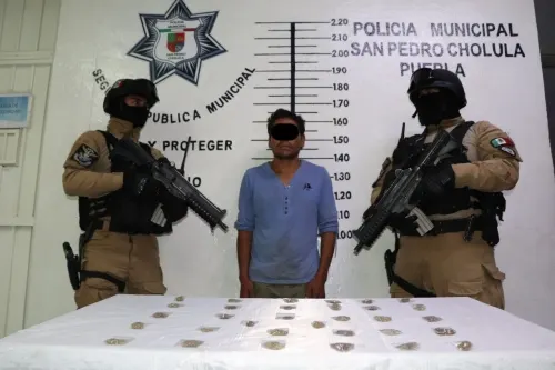 Detiene policía de San Pedro Cholula a presunto vendedor de sustancias prohibidas