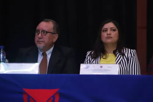 Claudia Rivera buscará un bono para los policías