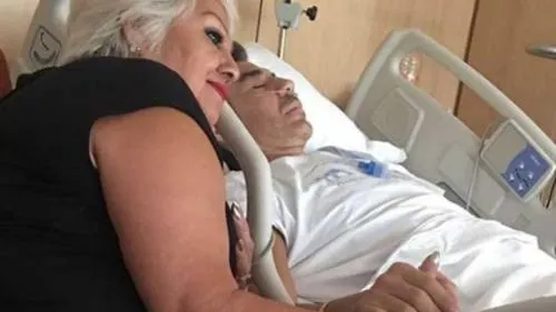 Adrián Uribe está en terapia intensiva