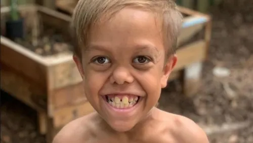 Niño víctima de bullying viajará a Disneyland y será entrenado por boxeadores