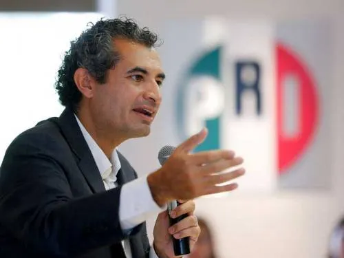 Enrique Ochoa dejó entrever que sigue vivo el amasiato entre el PRI y RMV