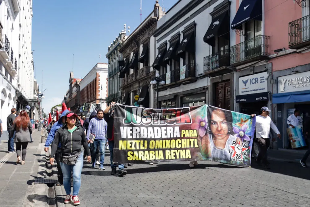 La 28 de Octubre se moviliza por las calles de Puebla para exigir justicia por la muerte de Meztli Sarabia
