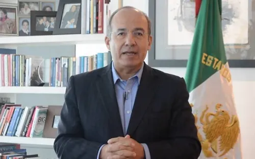 Calderón niega estar detrás de protestas de PFs; exige a Durazo presentar pruebas