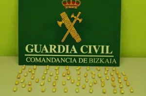 Detienen a ”mula” con 70 envoltorios de cocaína en su organismo