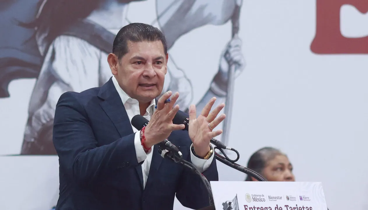 Alejandro Armenta advierte sanciones a funcionarios que presionen a periodistas y reafirma libertad de expresión en Puebla