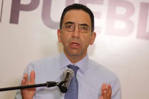 Oportunismo que Alcalá se cuelgue de ex burócratas: Lozano