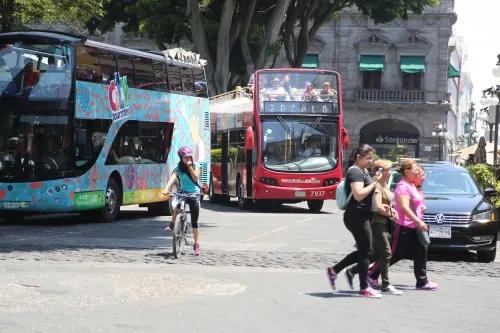 La bancada panista en el Cabildo pide regularizar a los turibuses en el zócalo