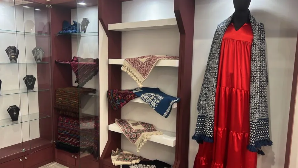 Con bordados de Hueyapan y moda textil, Puebla participa en Colombiamoda + Colombiatex 22